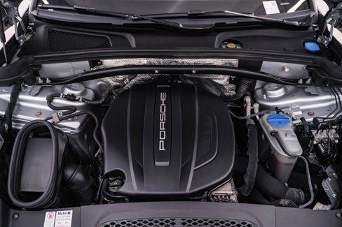 Certified 2018 Porsche Macan image 29