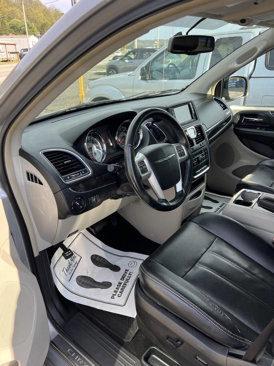 Used 2014 Chrysler Town & Country Touring w/ Mopar Premium Addition Group image 12