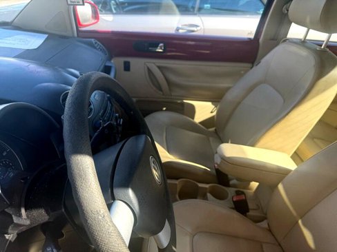 Used 2008 Volkswagen Beetle S image 18