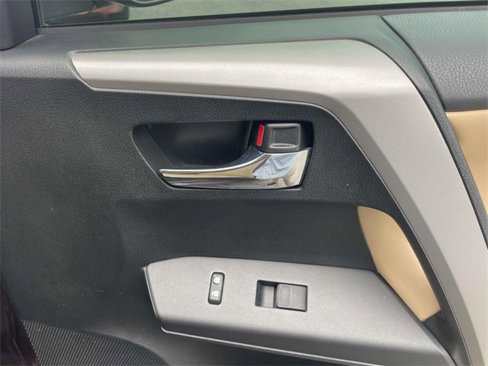 Used 2016 Toyota RAV4 XLE image 9