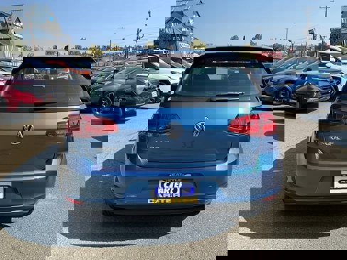 Used 2016 Volkswagen e-Golf SE image 7