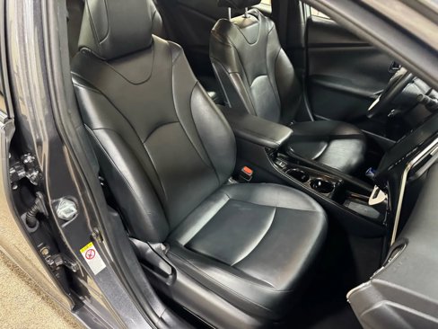 Used 2018 Toyota Prius Prime Premium image 40