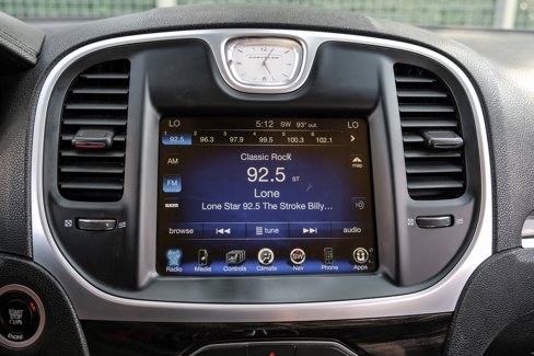 Used 2015 Chrysler 300 Limited w/ Driver Convenience Group image 25
