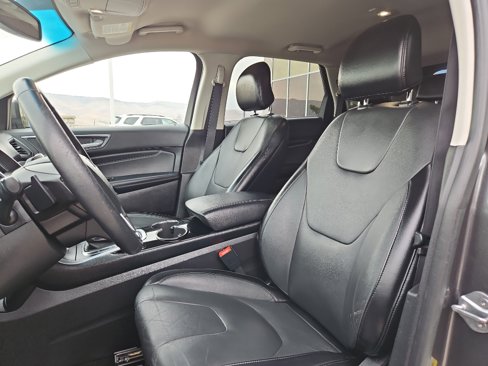Used 2018 Ford Edge Titanium image 11