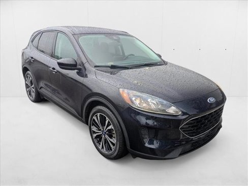 Used 2021 Ford Escape SE w/ SE Sport Appearance Package image 3
