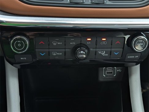 Used 2022 Jeep Compass Limited w/ Sun and Sound Group image 18
