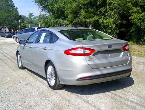 Used 2015 Ford Fusion SE image 5