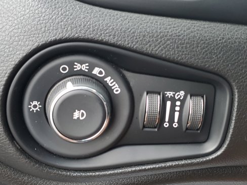 Used 2016 Jeep Renegade Latitude image 21
