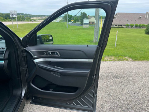 Used 2017 Ford Explorer XLT image 27