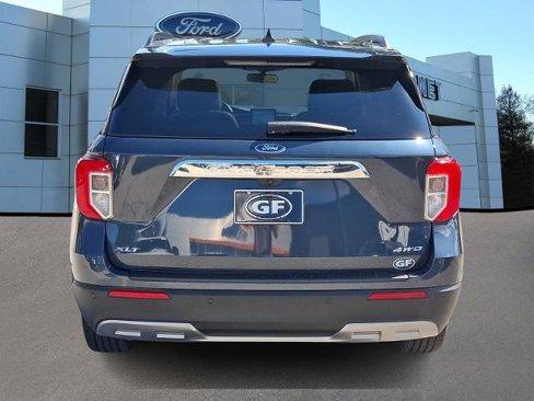 Certified 2022 Ford Explorer XLT w/ Equipment Group 202A image 5