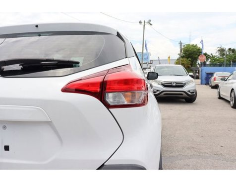 Used 2020 Nissan Kicks S image 18