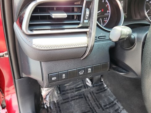 Used 2020 Toyota Camry LE image 12