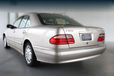Used 2000 Mercedes-Benz E 320 Sedan image 9