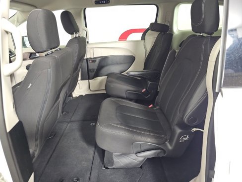 Used 2023 Chrysler Voyager LX image 25