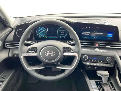 New 2025 Hyundai Elantra Limited image 17