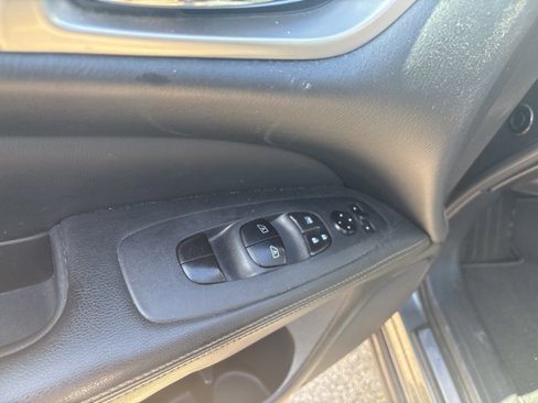 Used 2016 Nissan Pathfinder Platinum w/ Family Entertainment Package image 25