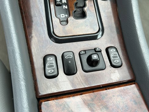 Used 2001 Mercedes-Benz CLK 320 Coupe image 19