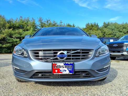 Used 2017 Volvo V60 T5 Platinum w/ Climate Package image 2