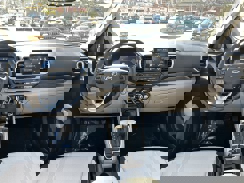 New 2025 Hyundai Venue SEL image 18