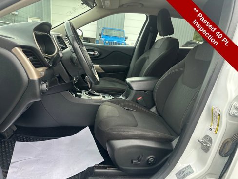 Used 2017 Jeep Cherokee Latitude w/ Cold Weather Group image 12