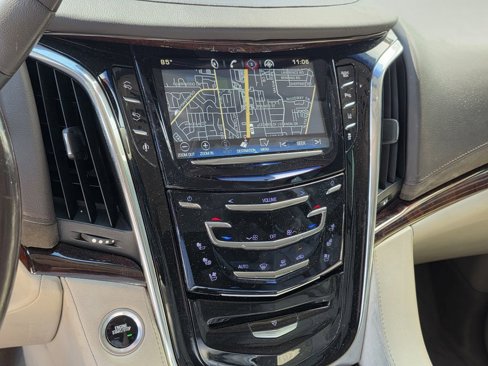 Used 2015 Cadillac Escalade Premium image 9