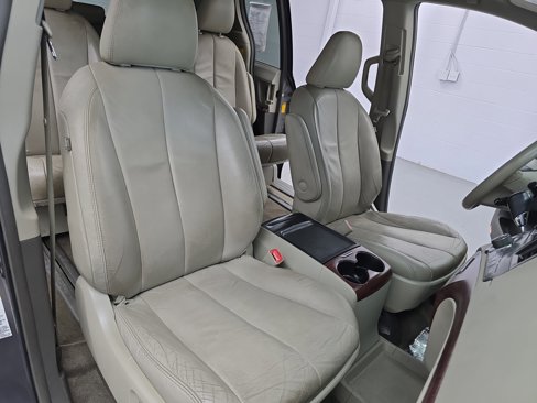 Used 2014 Toyota Sienna XLE image 10