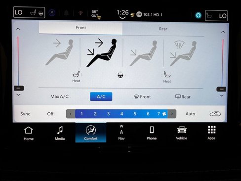 Used 2024 Chrysler Pacifica Select image 22