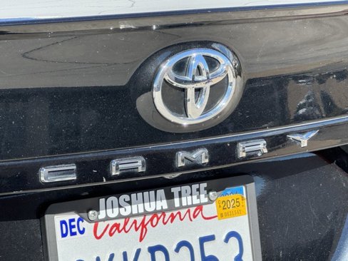 Used 2018 Toyota Camry SE image 11