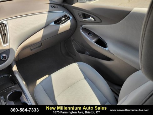 Used 2023 Chevrolet Malibu LT image 15