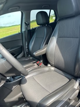 Used 2021 Chevrolet Trax LT image 11