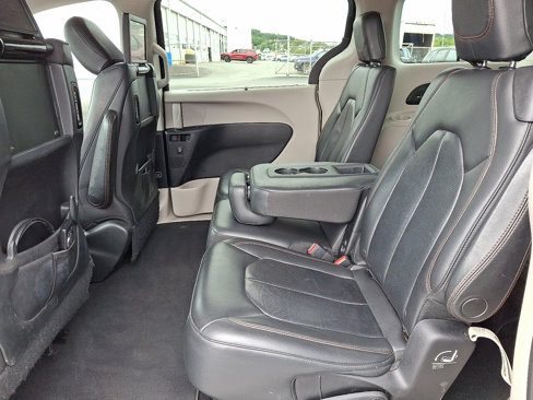 Used 2017 Chrysler Pacifica Touring-L Plus image 10