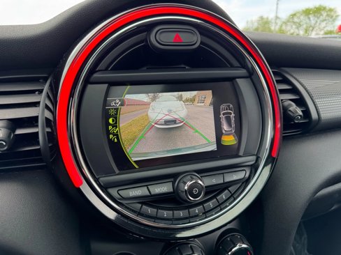 Used 2017 MINI Cooper 4-Door Hardtop image 14