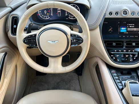 Used 2021 Aston Martin DBX image 16