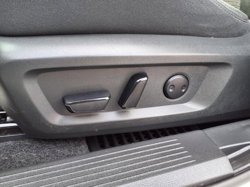 Used 2023 Nissan Rogue SV image 4