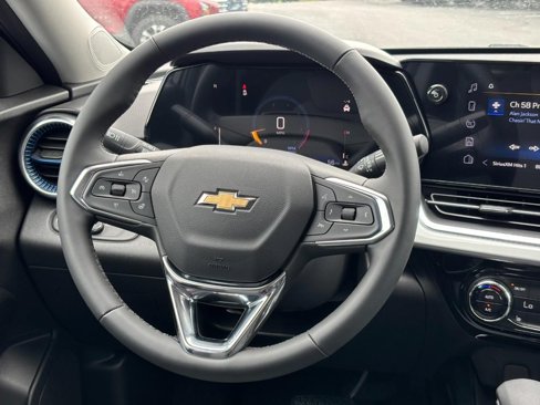 New 2025 Chevrolet Trax LT w/ Driver Confidence Package image 32