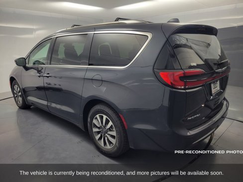 Used 2021 Chrysler Pacifica Touring-L image 3