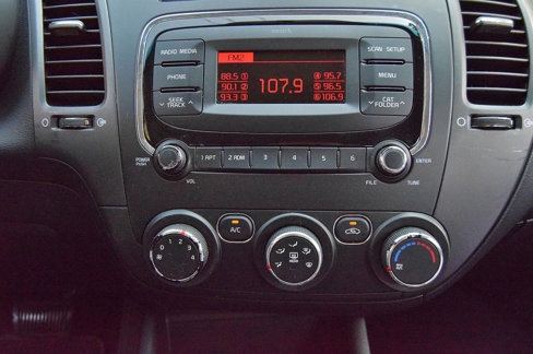 Used 2017 Kia Forte LX image 27