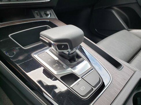 Used 2024 Audi Q5 2.0T Premium w/ Convenience Package image 24