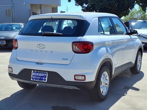 New 2025 Hyundai Venue SE image 2