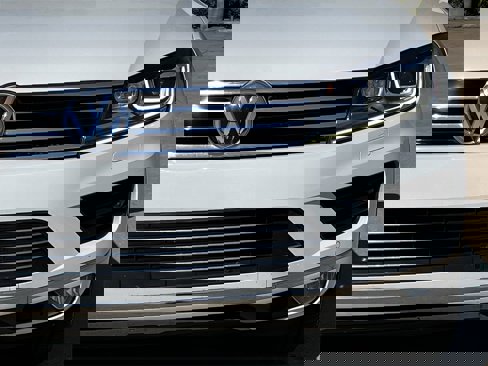Used 2017 Volkswagen Touareg Wolfsburg Edition image 8