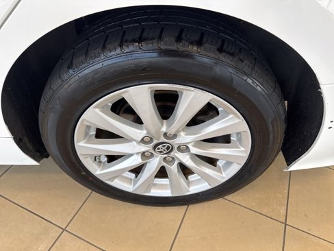 Used 2019 Toyota Camry LE image 10