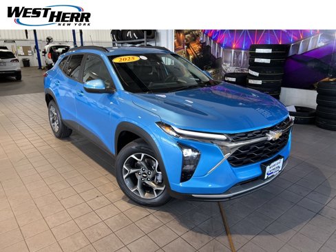 Used 2025 Chevrolet Trax LT w/ Driver Confidence Package image 1