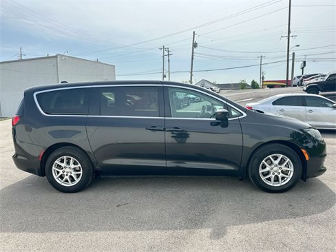 Used 2017 Chrysler Pacifica LX image 30