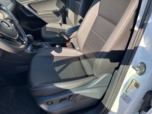 Certified 2021 Volkswagen Tiguan SE w/ Panoramic Sunroof Package image 26