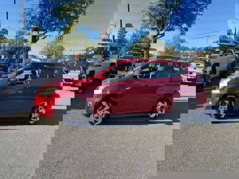 Used 2009 Pontiac Vibe w/ Preferred Package image 2