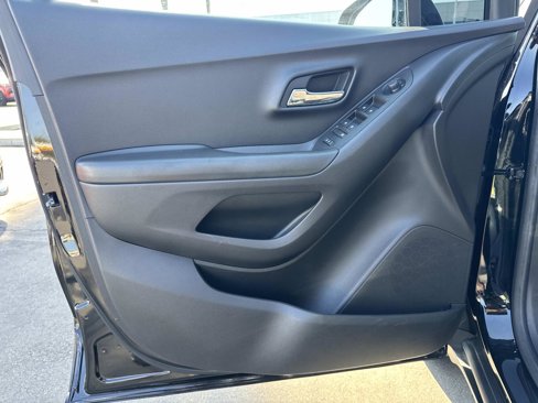 Used 2022 Chevrolet Trax LT w/ LT Convenience Package image 13