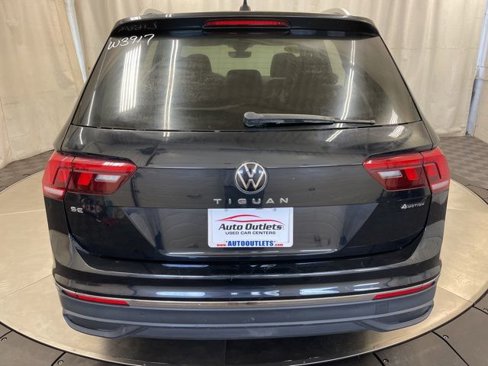 Used 2022 Volkswagen Tiguan SE w/ Panoramic Sunroof Package image 5
