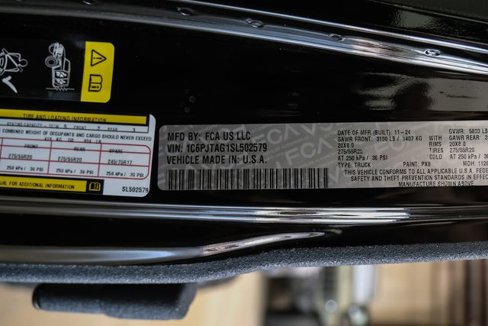 Used 2025 Jeep Gladiator Sport image 77