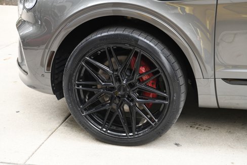 Used 2021 Bentley Bentayga image 23