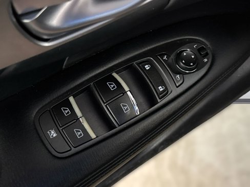Used 2011 INFINITI M37 w/ Premium Pkg image 12